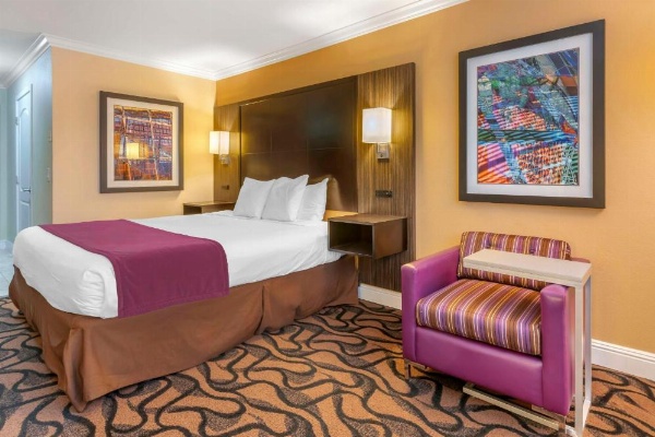 Best Western Plus Airport Plaza image 29